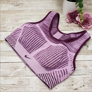 NIKE FLYNIT SPORTS BRA